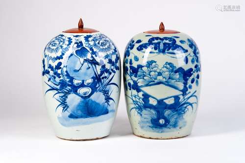 A GROUP OF BLUE AND WHITE JARS