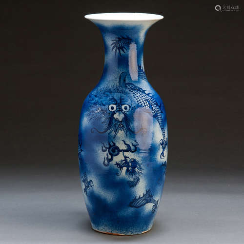 A BLUE AND WHITE LARGE VASE WITH DRAGON