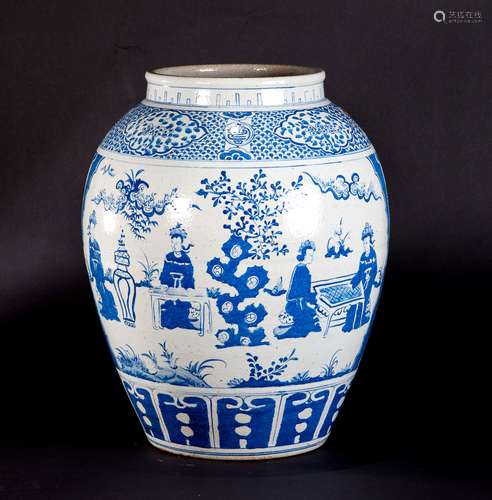 A BLUE AND WHITE PORCELAIN CACHEPOT