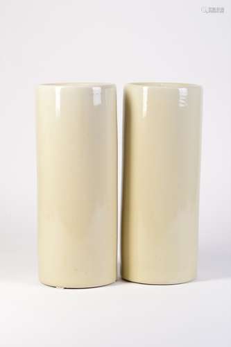 A PAIR OF PORCELAIN VASES