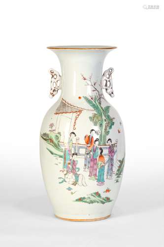 A LARGE FAMILLE ROSE VASE WITH LADIES AND POEM