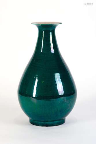 A GREEN GLAZED LARGE VASE