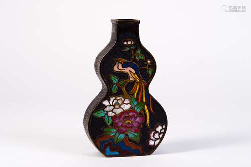 A CLOISONNE GOURD SHAPED VASE