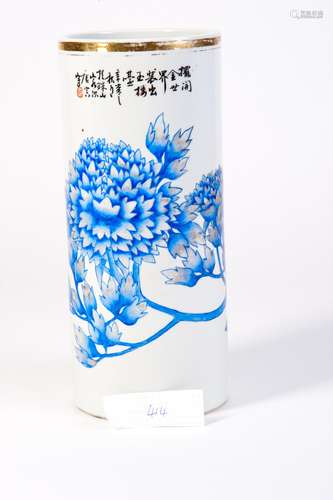 A BLUE AND WHITE HAT STAND WITH FLOWERS AND POEM