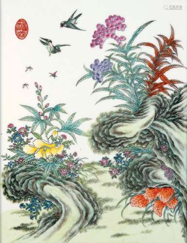 A FAMILLE ROSE PAINTED PORCELAIN PLATE WITH BIRDS AND FLOWERS