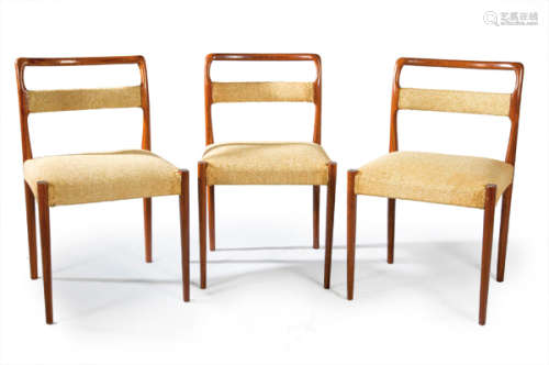Lot of three chairs in elm wood with original 60's…