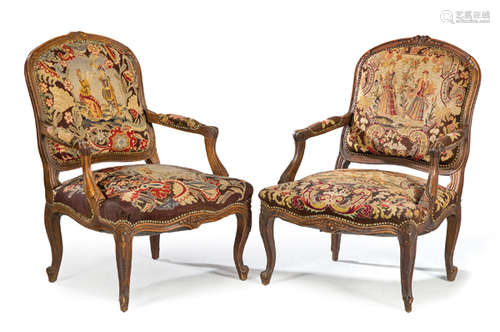 Pair of Louis XV style armchairs, in carved walnut…