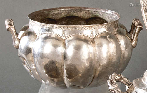 Ancient casserole of Peruvian silver without punch…