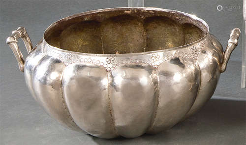 Bowl with antique Peruvian silver handles without …