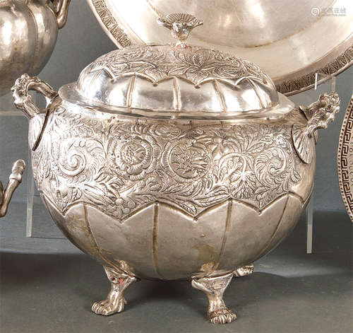 Peruvian silver tureen without punching ff. S. XIX…