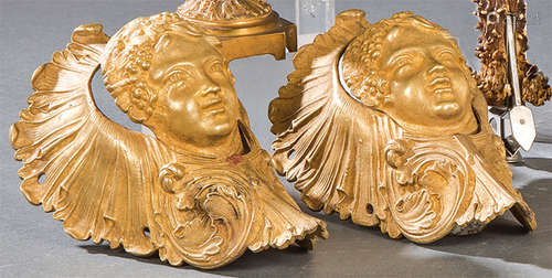 Pair of knockers in gilded bronze, in the form of …