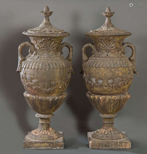Pair of urns with patinated terracotta cover S. XX…
