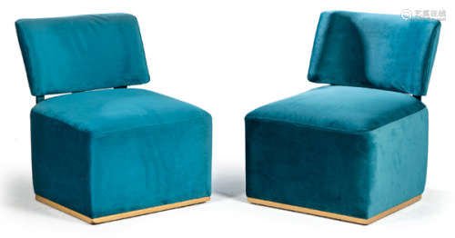 Pair of armchairs upholstered in blue velvet. Ital…