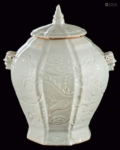 Faceted Guan vase with porcelain cover with Qingba…