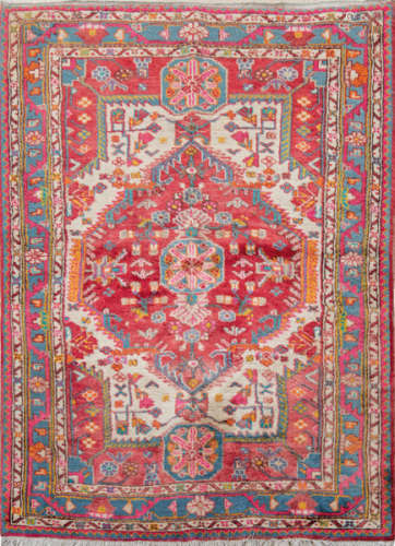 Persian carpet in Tabriz type wool.