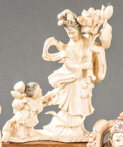 Lady with Child in carved ivory, China first third…