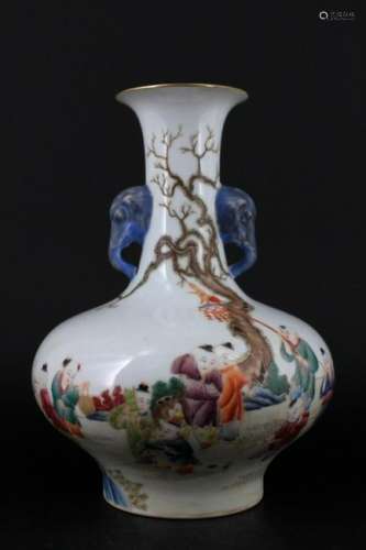 Chinese Qing Porcelalin Famille Rose Vase