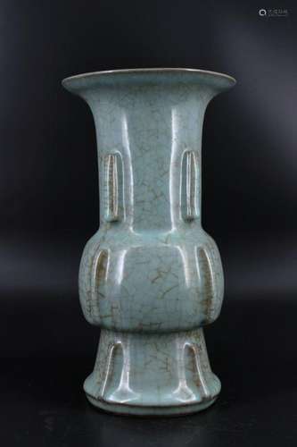 Song Porcelain Guanyao Vase