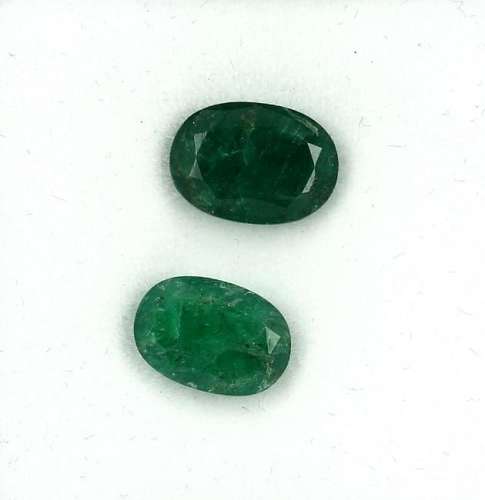 Lot 2 loose bevelled emeralds