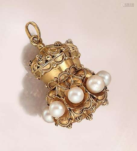 18 kt gold pendant with cultured pearls