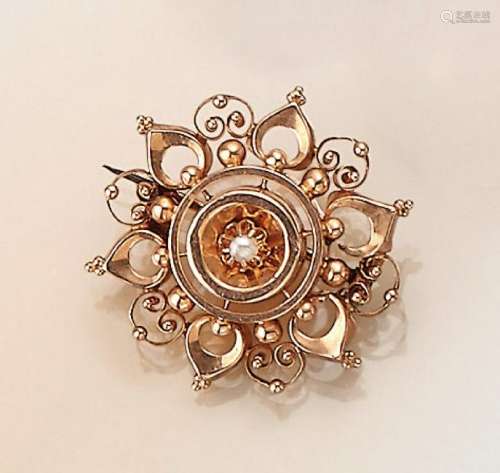 14 kt gold brooch with pearl