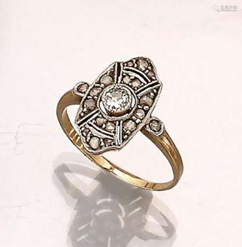 Art-Deco-ring with diamonds