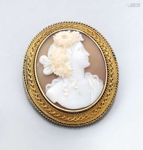 14 kt gold brooch with cameo