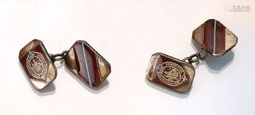 Pair of cuff links with enamel