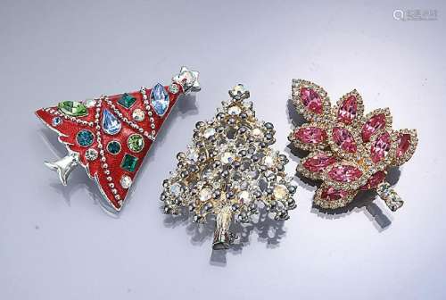 Lot 3 christmas tree brooches