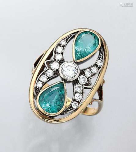 18 kt gold ring with emeralds and brilliants