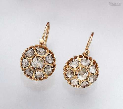 Pair of 18 kt gold earrings with diamonds