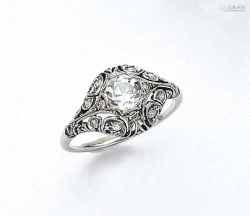 Platinum ring with diamonds, approx. 1910s