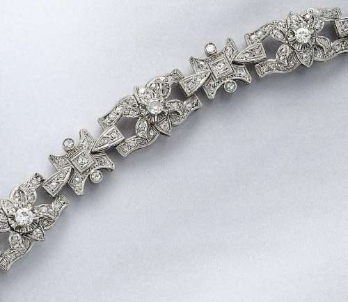 Platinum Art-Deco bracelet with diamonds, approx.