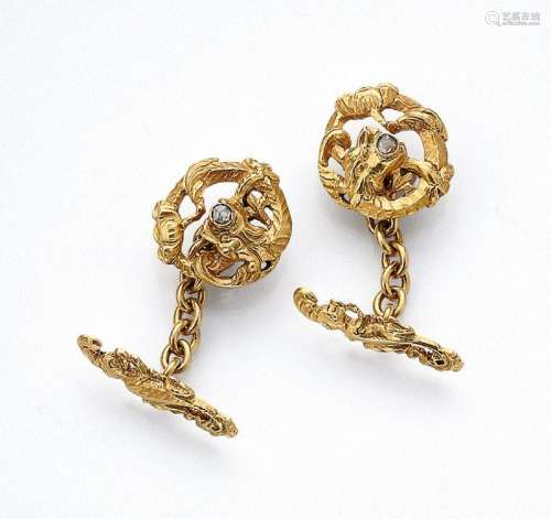 Pair of 18 kt gold cufflinks with diamonds, approx.