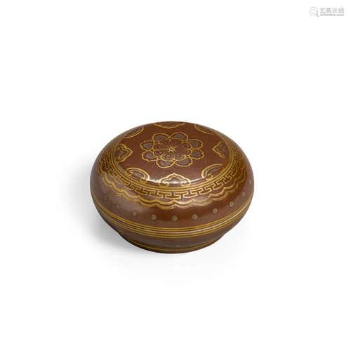 Qianlong six-character mark An Imitation Gold and Silver-decorated Box and Cover