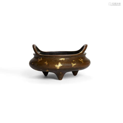 Fei Yun Ju three-character mark, possibly Ming Dynasty A gold-splashed bronze tripod incense burner