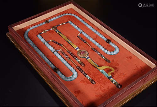 A CHINESE BLUE BEADS COURT CHAOZHU NECKLACE