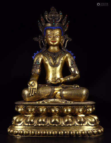 A CHINESE GILT BRONZE SEATED BUDDHA