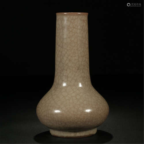 A CHINESE PORCELAIN YELLOW UNDER CELADON GLAZED VASE