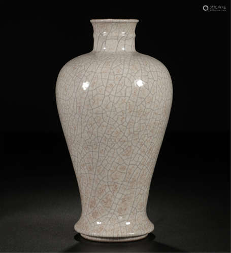 A CHINESE PORCELAIN GE-TYPE GLAZED VASE