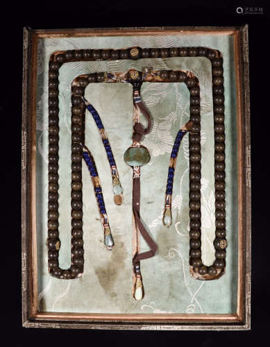 A CHINESE AGALWOOD COURT NECKLACE