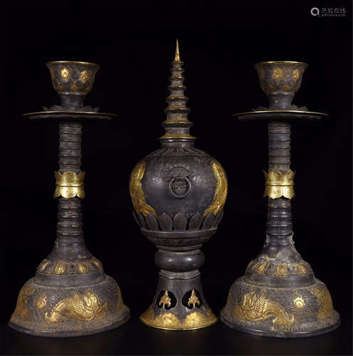 A PAIR OF CHINESE GILT SILVER CANDLE HOLDER