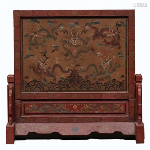 A CHINESE CARVED CINNABAR CLOUD DRAGON TABLE SCREEN