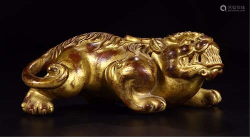 A CHINESE CARVED WOOD GOLD INLAID BEAST TABLE ITEM