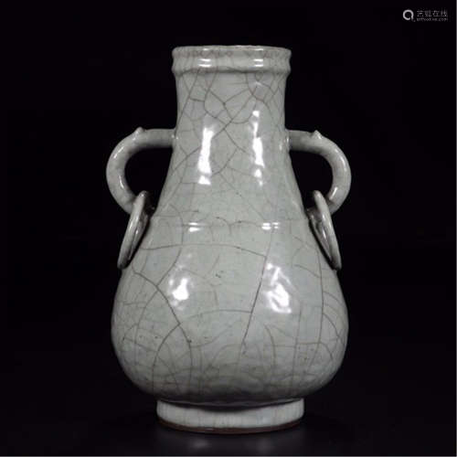 A CHINESE PORCELAIN GE-TYPE GLAZED DOUBLE EARS VASE