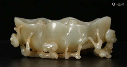 A CHINESE CARVED JADE BRUSH WASHER