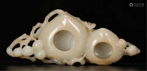 A CHINESE CARVED JADE BRUSH WASHER