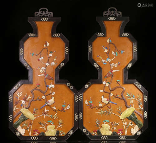 A CHINESE CARVED ZITAN GEM STONE INLAID HANGLE SCREEN