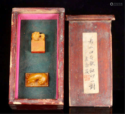 A PAIR OF CHINESE CORVED TIANHUANG BEAST SEALS