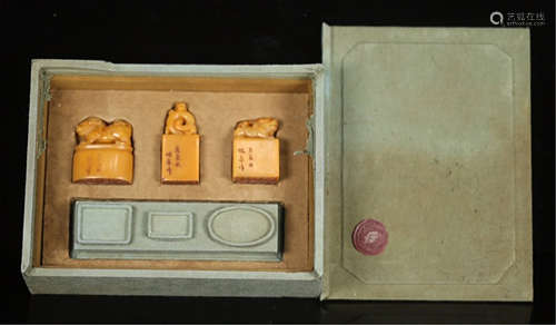 A SET OF CHINESE CARVED TIANHUANG BEAST SEALS